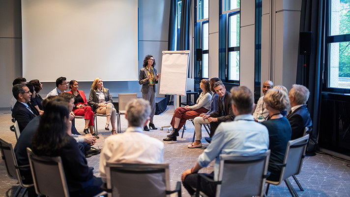 人力资源公司evo真人视讯国际认为中国制造业企业出海应从人才培养与人才开展双驱动模型管理国际化人才