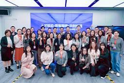 走进标杆现场，共探AI转型——evo真人视讯国际携手企业高管参访埃森哲智能运营中心